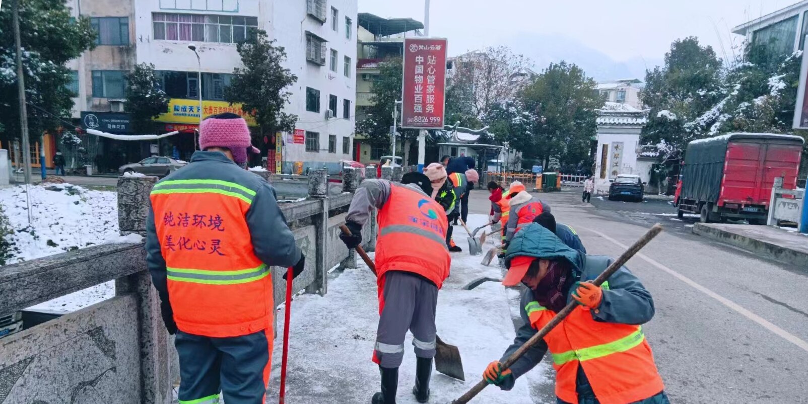 貴州銅仁：以雪為令！全力以赴除冰雪保暢通