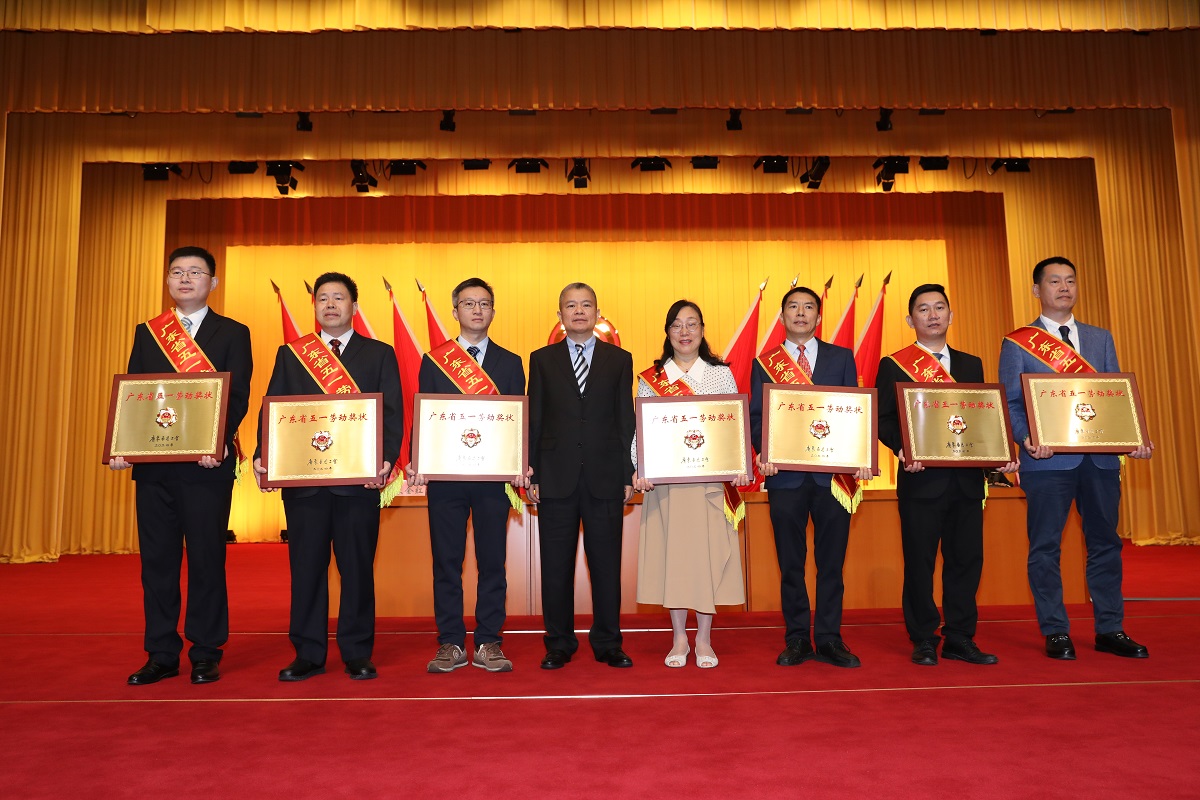 祝賀！東莞這家環(huán)衛(wèi)企業(yè)榮獲“廣東省五一勞動(dòng)獎(jiǎng)狀”
